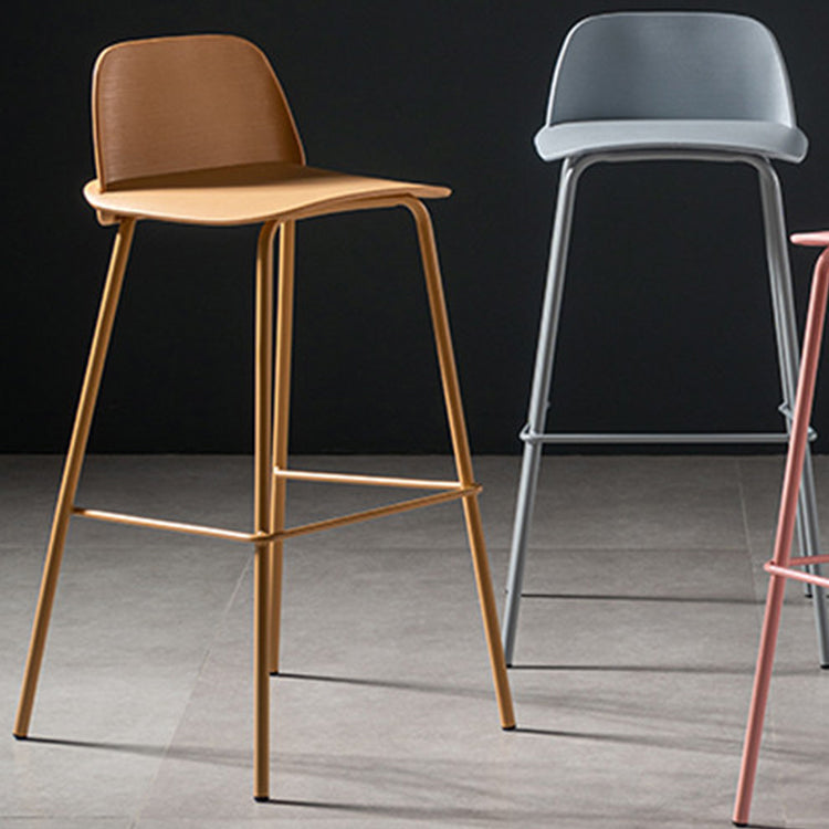 Taburete de bar contemporáneo, silla de mostrador con respaldo bajo de plástico sin brazos con base de hierro