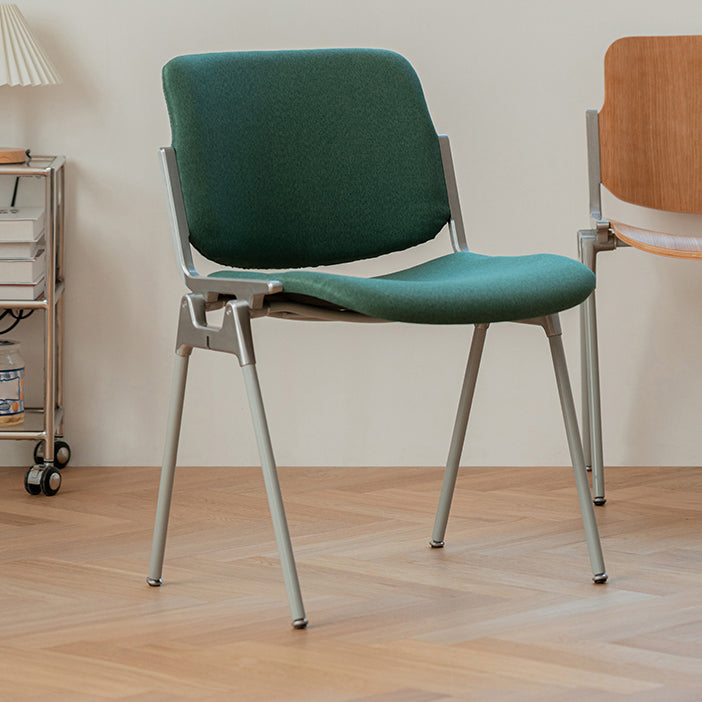 Silla de comedor estilo moderno sin brazos con respaldo abierto y patas de metal
