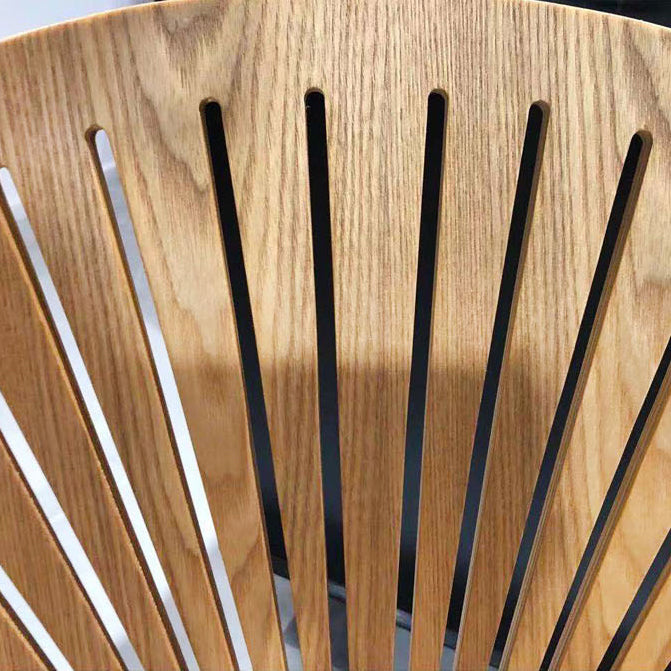 Silla lateral casera contemporánea con respaldo abierto, patas de metal, silla de comedor de madera