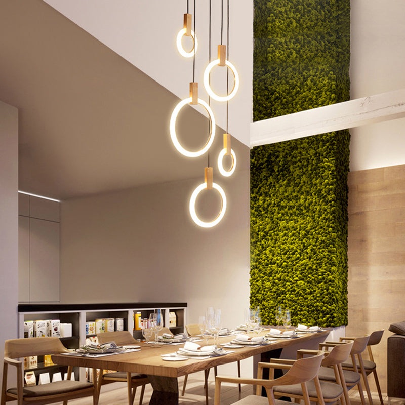 Enclaceur de cercles en bois massif pendentif