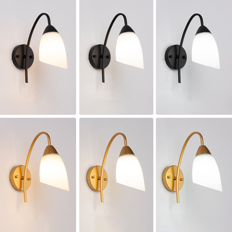 Lámpara de pared de una luz de vidrio blanco de estilo simple para el dormitorio