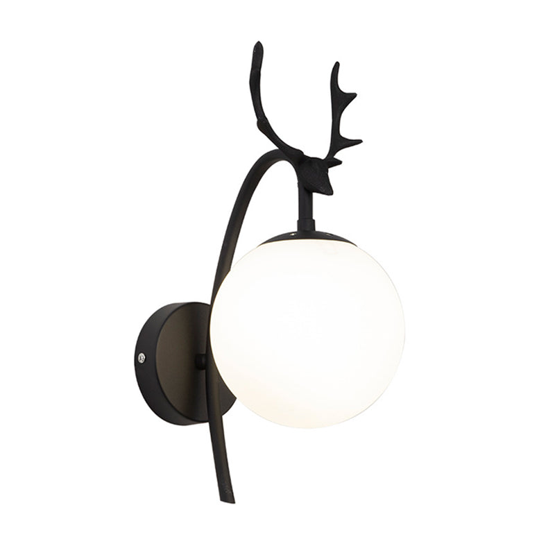 Lámpara de lámparas de apliques de pelota de vidrio de estilo simple Lámpara de pared de asta de una cabeza para dormitorio