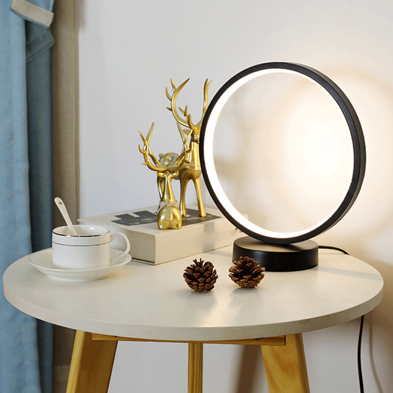 Lampada da tavolo lineare in stile moderno Silicone Shade Round scrivania per camera da letto
