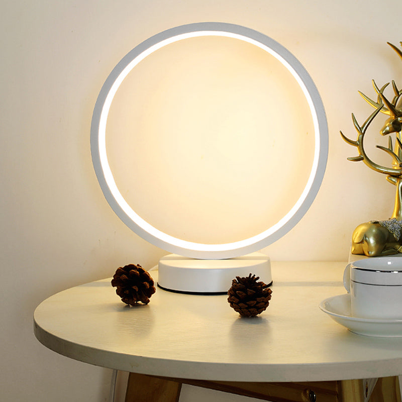 Lampada da tavolo lineare in stile moderno Silicone Shade Round scrivania per camera da letto