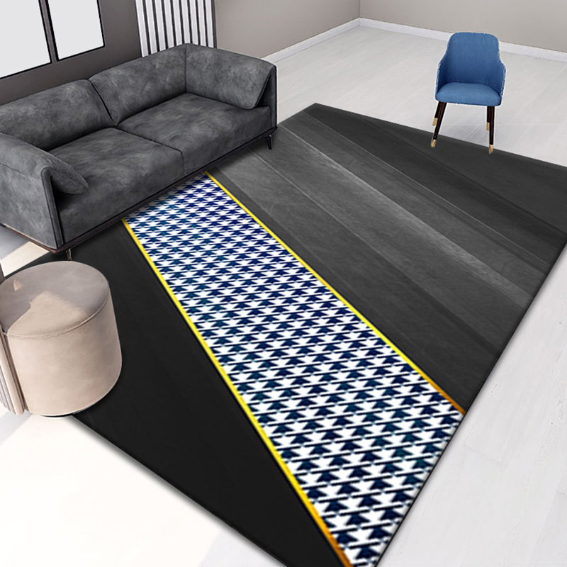 Black Modern Rug Polyester Grating Indoor Rug Stain Resistant Rug for Home Decor