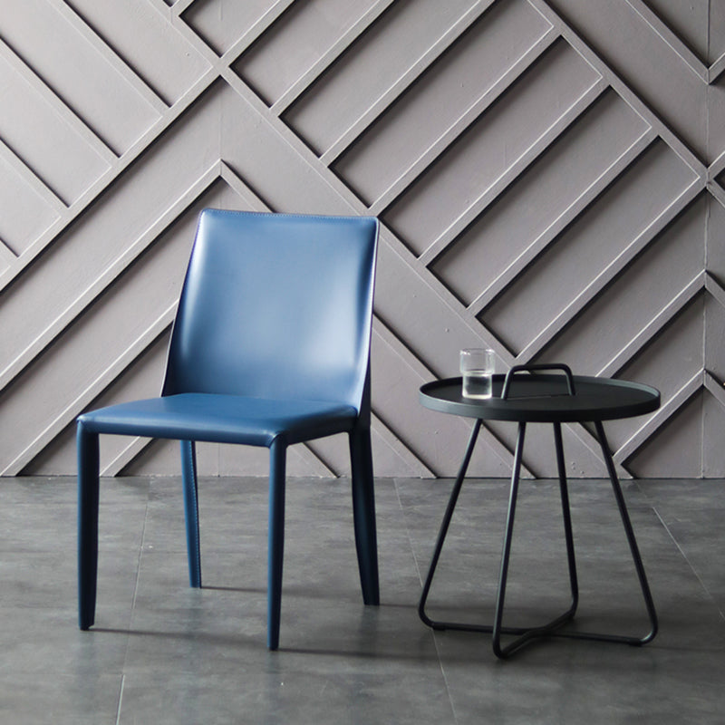 Silla sin brazos de comedor de metal moderno, silla lateral de comedor de cuero para uso en restaurantes