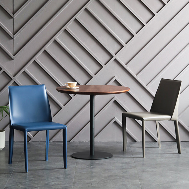 Silla sin brazos de comedor de metal moderno, silla lateral de comedor de cuero para uso en restaurantes
