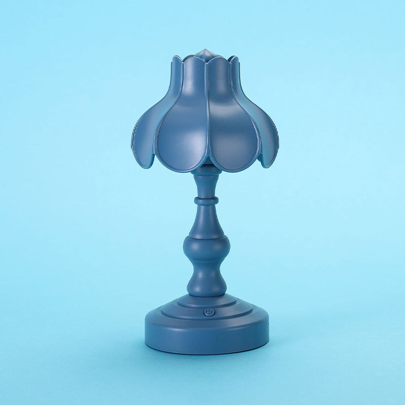 Flower USB Charging Table Lamp Contemporary Style Macaron Desk Lamp for Bedroom