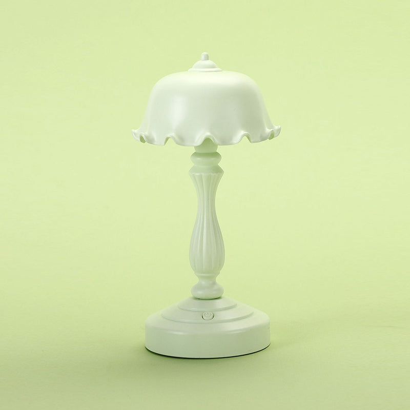 Flower USB Charging Table Lamp Contemporary Style Macaron Desk Lamp for Bedroom