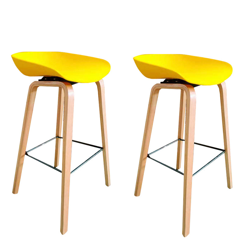 Modern Plastic Counter Stool Footrest Low Back Bucket Coffee Shop Bar Stool with Wood Legs