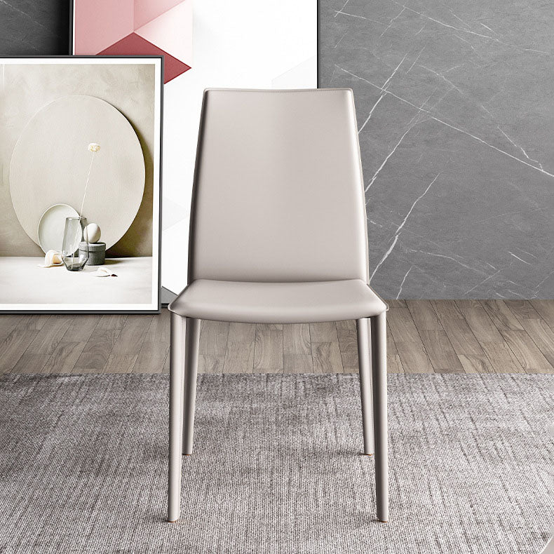 Silla de comedor curvada de cuero contemporánea Silla Parsons para Brasserie
