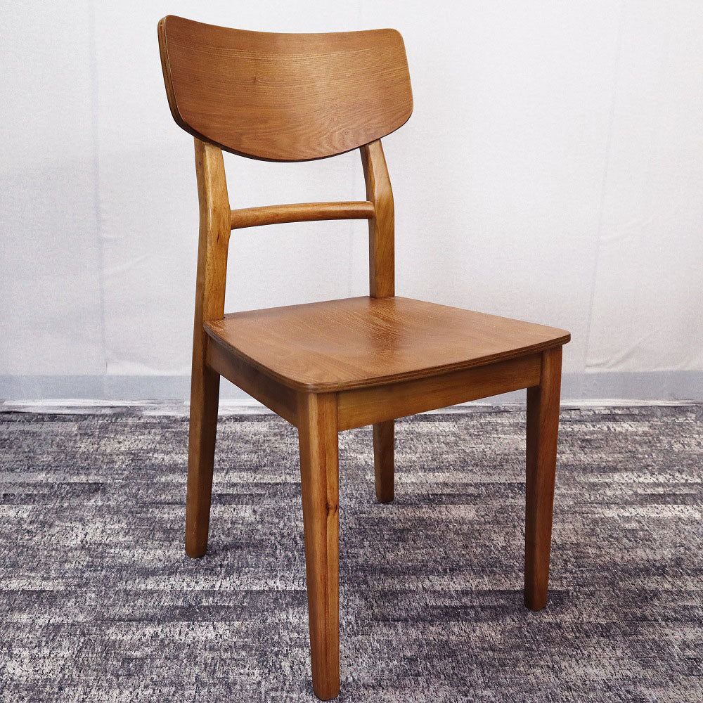 La cuisine en bois contemporaine préside la chaise latérale de salle à manger arrière d'échelle
