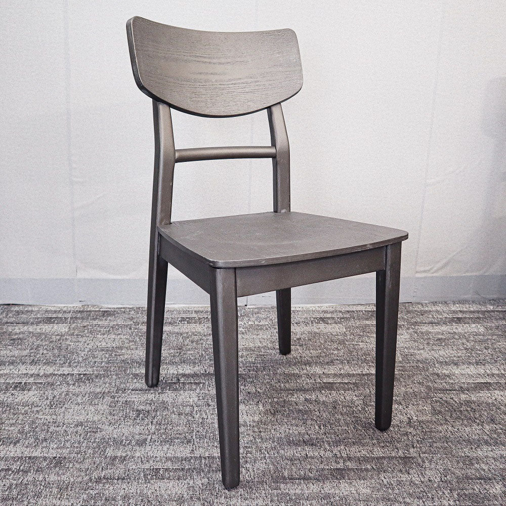 La cuisine en bois contemporaine préside la chaise latérale de salle à manger arrière d'échelle