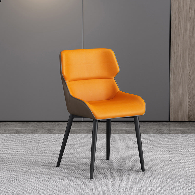 Chaise d'invité moderne Parsons, chaise incurvée en cuir au fini mat pour brasserie