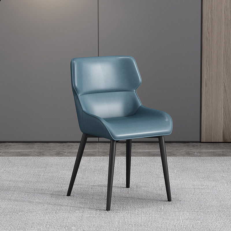 Chaise d'invité moderne Parsons, chaise incurvée en cuir au fini mat pour brasserie