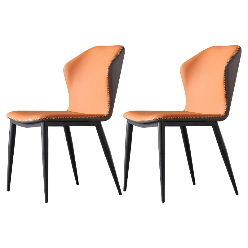 Silla lateral contemporánea con respaldo de orejas Silla sin brazos curvada de cuero con acabado mate