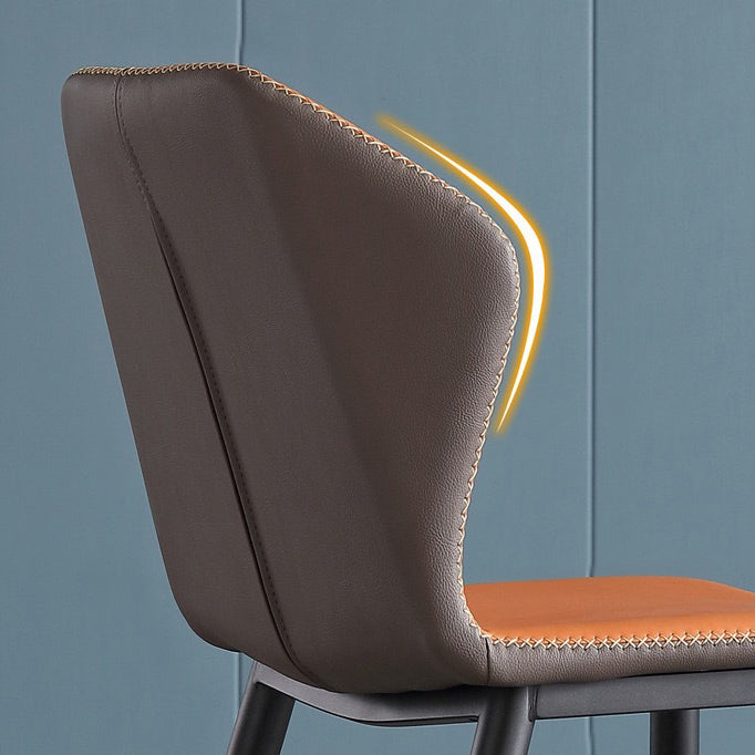 Silla lateral contemporánea con respaldo de orejas Silla sin brazos curvada de cuero con acabado mate
