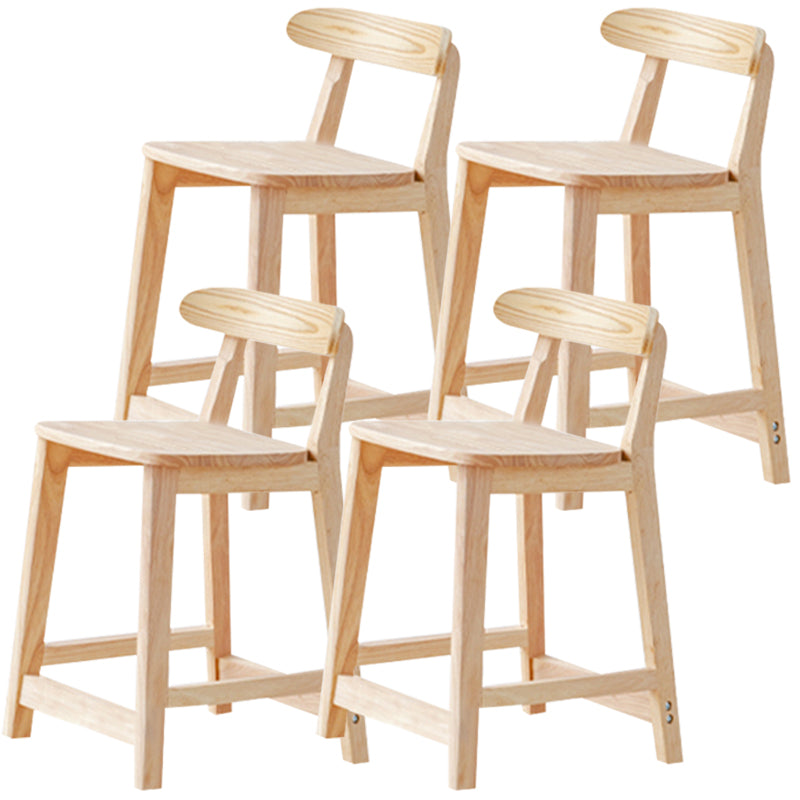 Tabouret de bar industriel à dossier bas en bois, haut et simple d'intérieur avec siège carré