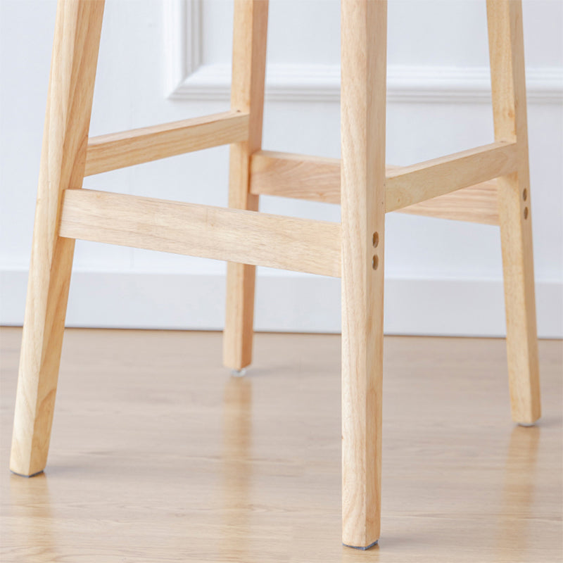 Tabouret de bar industriel à dossier bas en bois, haut et simple d'intérieur avec siège carré