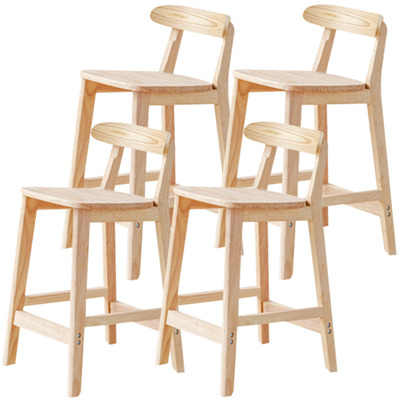 Tabouret de bar industriel à dossier bas en bois, haut et simple d'intérieur avec siège carré