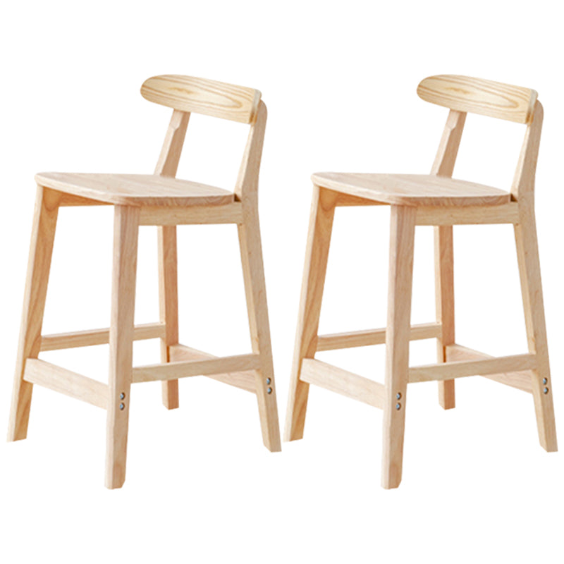 Tabouret de bar industriel à dossier bas en bois, haut et simple d'intérieur avec siège carré