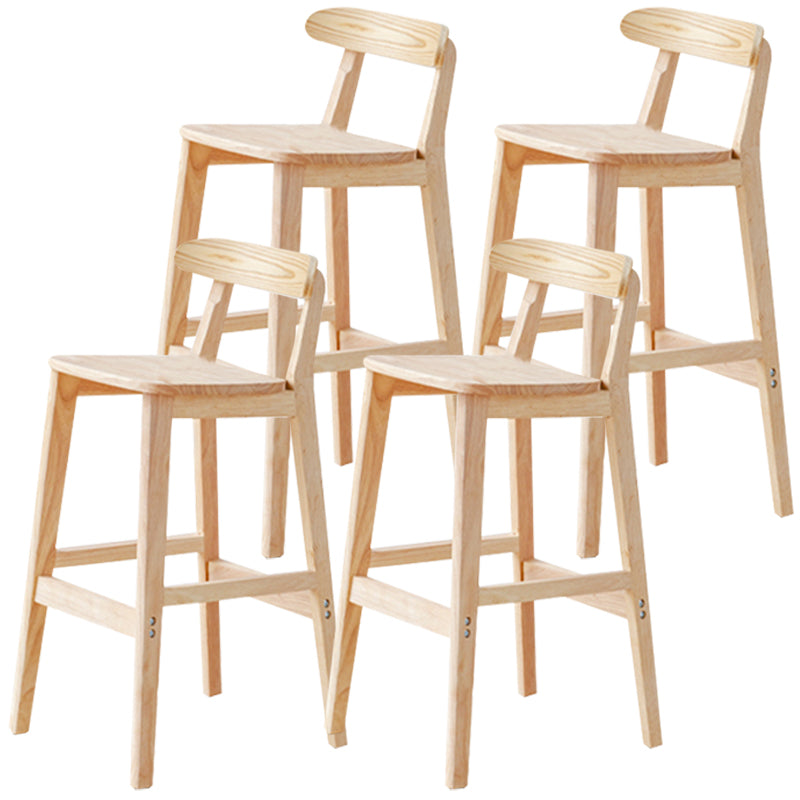 Tabouret de bar industriel à dossier bas en bois, haut et simple d'intérieur avec siège carré