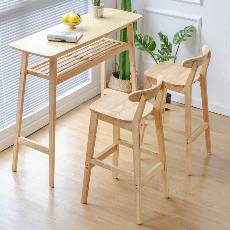 Tabouret de bar industriel à dossier bas en bois, haut et simple d'intérieur avec siège carré