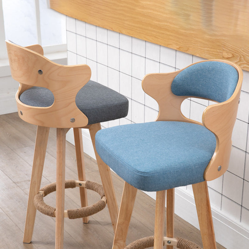 Nordischer Holz Low Rücken Barstool Schwenkerner hoher Hocker mit Polster