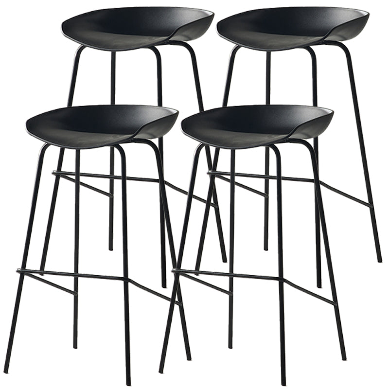 Scandinavian Metal Black Counter Stools Bucket Seat Bar Stools with Footrest
