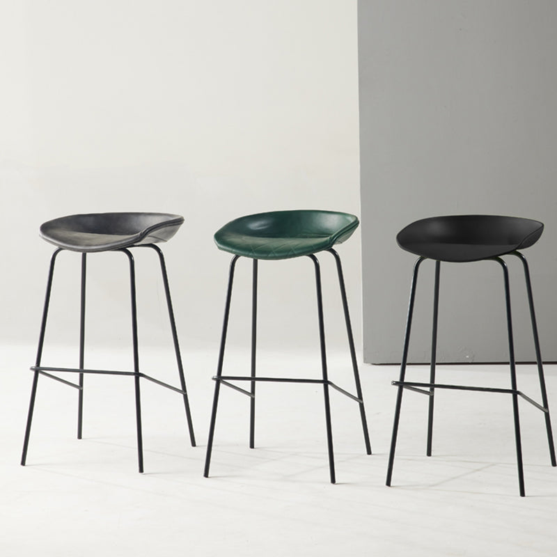 Scandinavian Metal Black Counter Stools Bucket Seat Bar Stools with Footrest