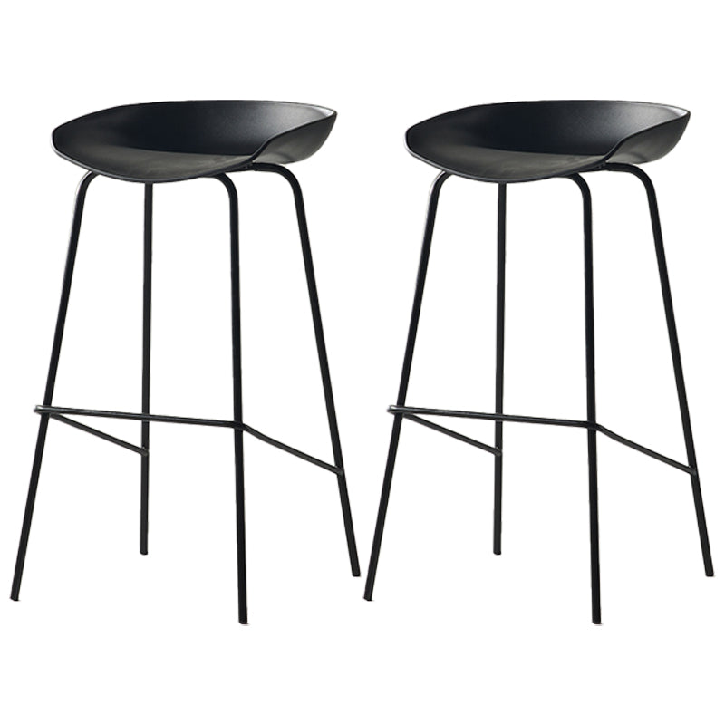 Scandinavian Metal Black Counter Stools Bucket Seat Bar Stools with Footrest