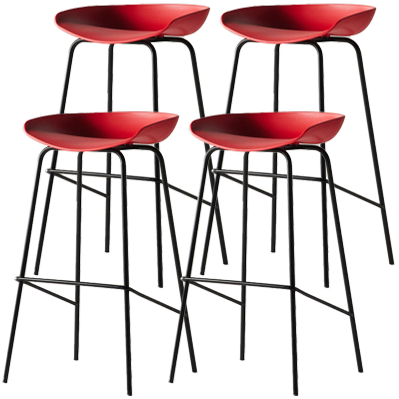 Scandinavian Metal Black Counter Stools Bucket Seat Bar Stools with Footrest