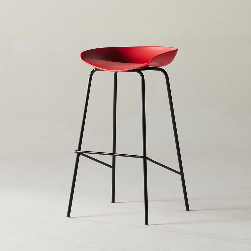 Scandinavian Metal Black Counter Stools Bucket Seat Bar Stools with Footrest