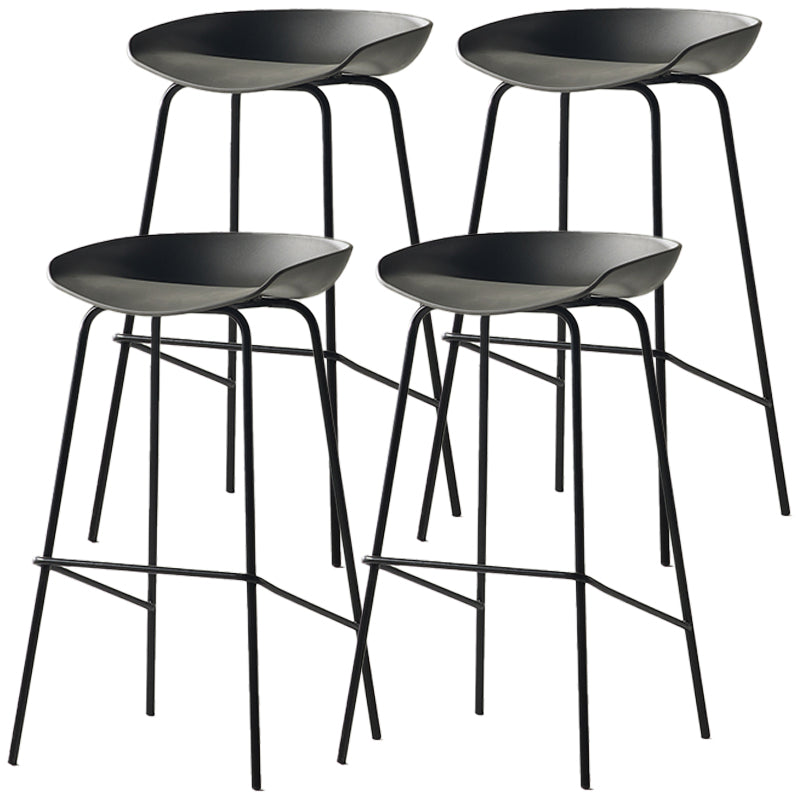 Scandinavian Metal Black Counter Stools Bucket Seat Bar Stools with Footrest