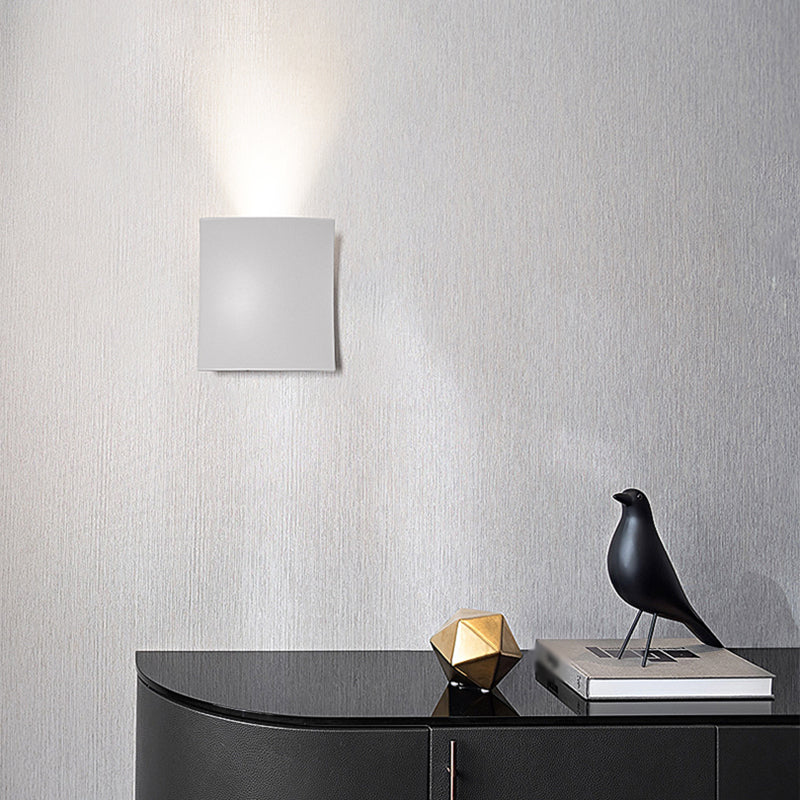 1 Light Metal Wall Light Modern Style Square Shape Wall Mount Light Fixture in White