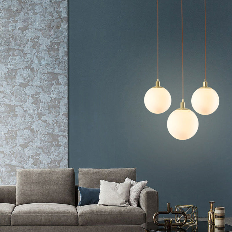 Luxury Luxury Single Pendant Light Copper Globe suspendu lampe avec une teinte en verre blanc