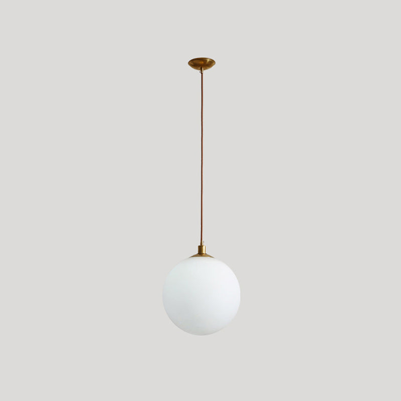 Luxury Luxury Single Pendant Light Copper Globe suspendu lampe avec une teinte en verre blanc