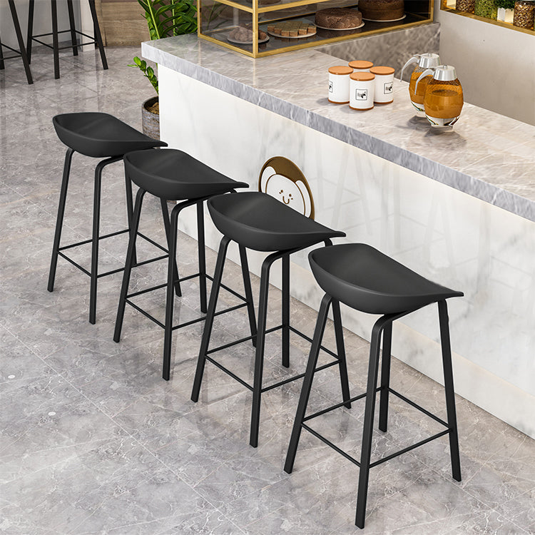 Taburete de bar con respaldo bajo y reposapiés moderno, cubo de plástico para interior, taburete de altura contraria