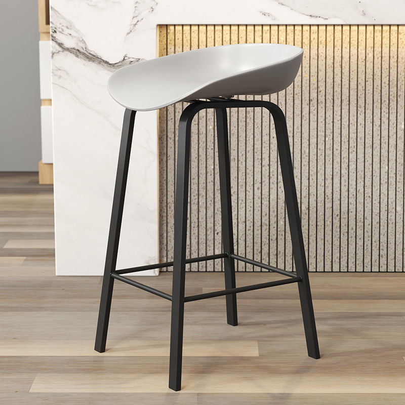 Taburete de bar con respaldo bajo y reposapiés moderno, cubo de plástico para interior, taburete de altura contraria