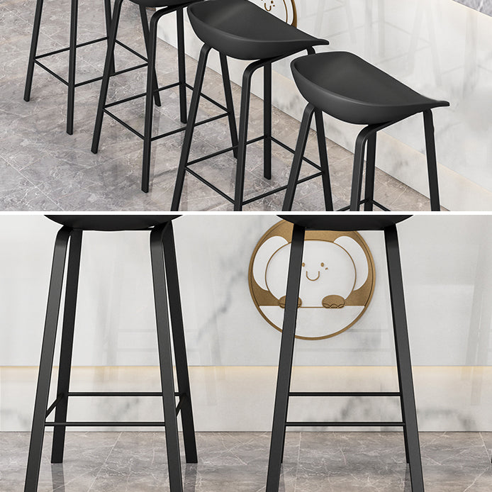 Taburete de bar con respaldo bajo y reposapiés moderno, cubo de plástico para interior, taburete de altura contraria