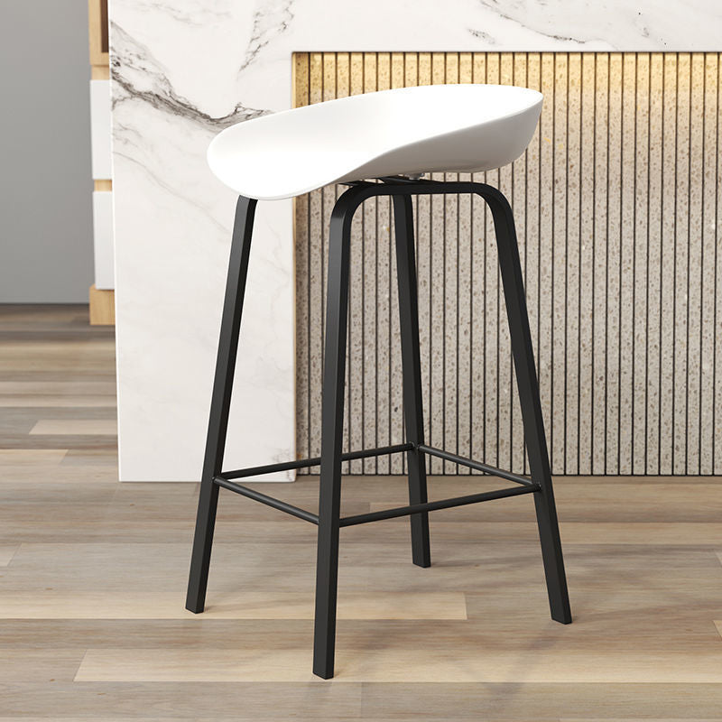 Taburete de bar con respaldo bajo y reposapiés moderno, cubo de plástico para interior, taburete de altura contraria