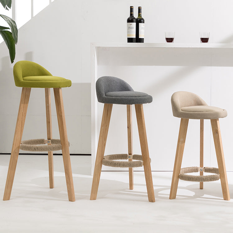 Taburete de bar con reposapiés de tela moderno, taburete redondo con respaldo bajo para interior con patas de madera