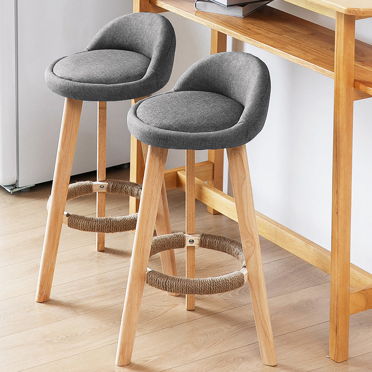 Taburete de bar con reposapiés de tela moderno, taburete redondo con respaldo bajo para interior con patas de madera