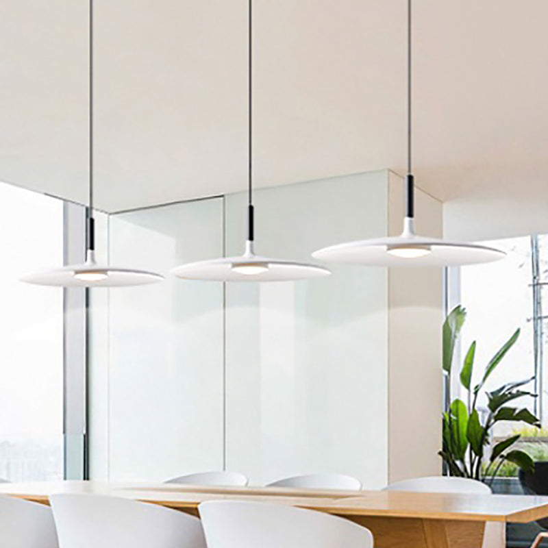 Style de concepteur petit pendentif luminaire en métal.