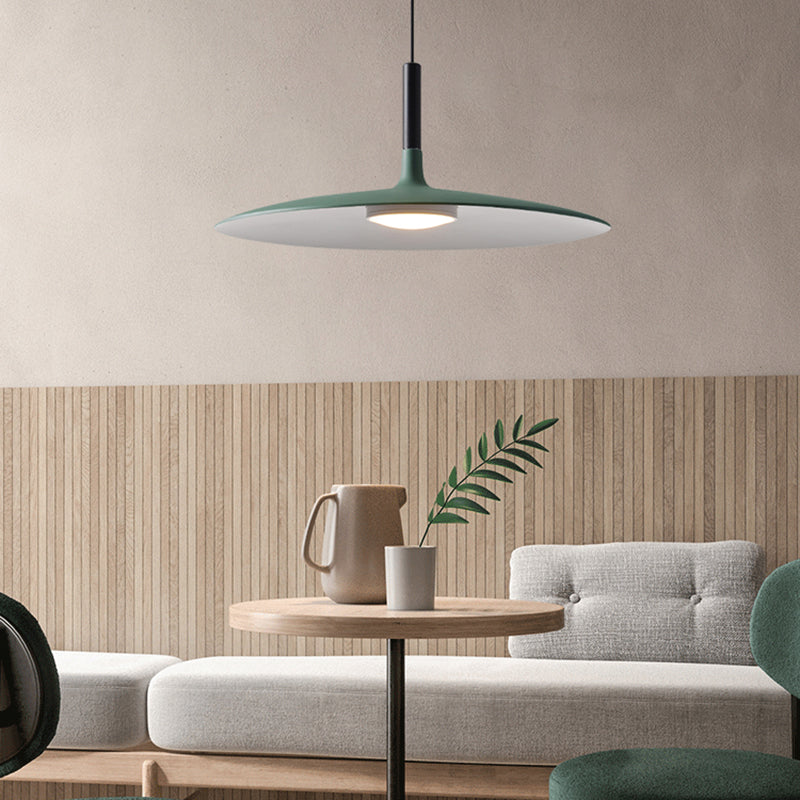 Style de concepteur petit pendentif luminaire en métal.