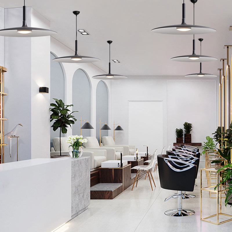 Style de concepteur petit pendentif luminaire en métal.