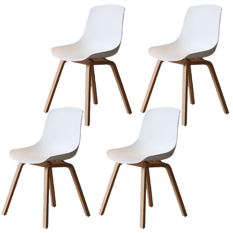Silla de comedor con acabado mate de madera, silla lateral con respaldo sólido de restaurante escandinavo