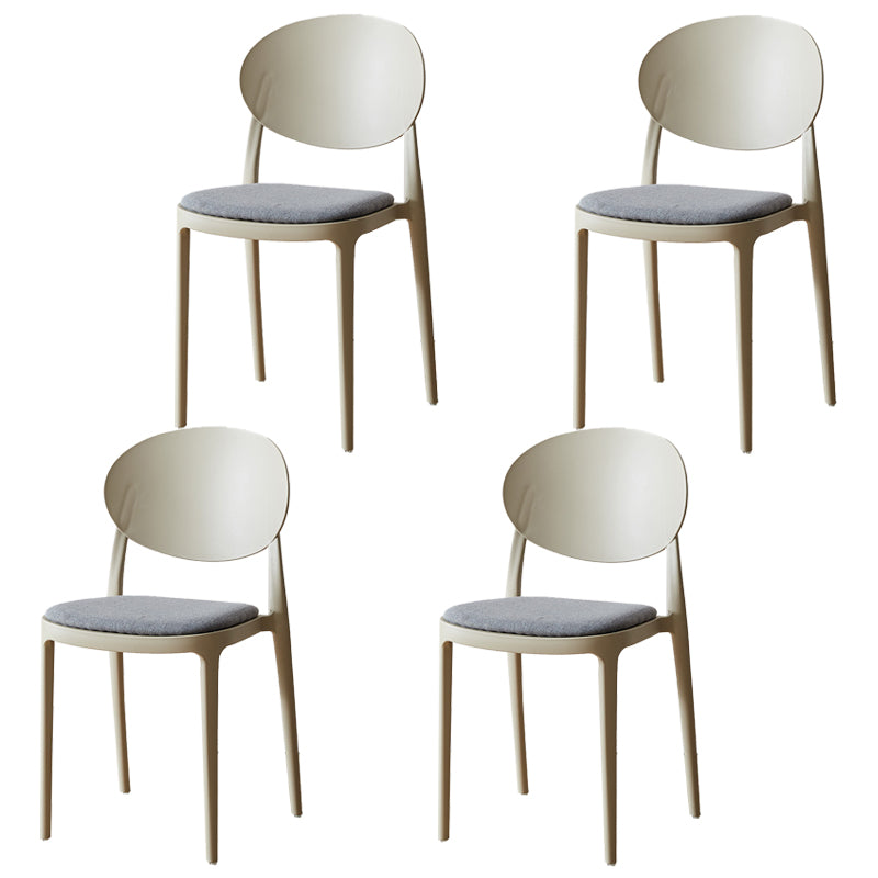 Silla de comedor de plástico mate con respaldo abierto para restaurante escandinavo