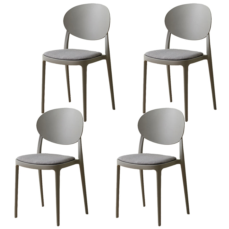 Silla de comedor de plástico escandinavo con respaldo abierto y acabado mate