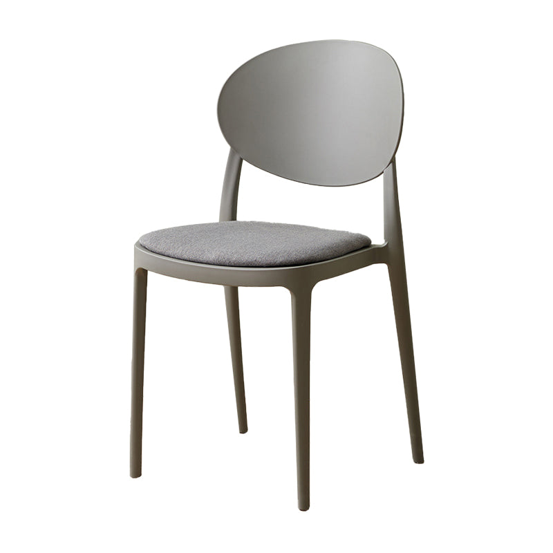 Silla de comedor de plástico escandinavo con respaldo abierto y acabado mate